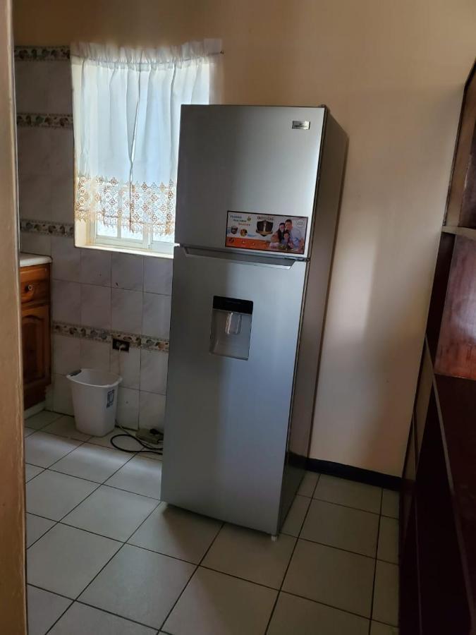 Worthington Towers Apartment 金斯敦 外观 照片