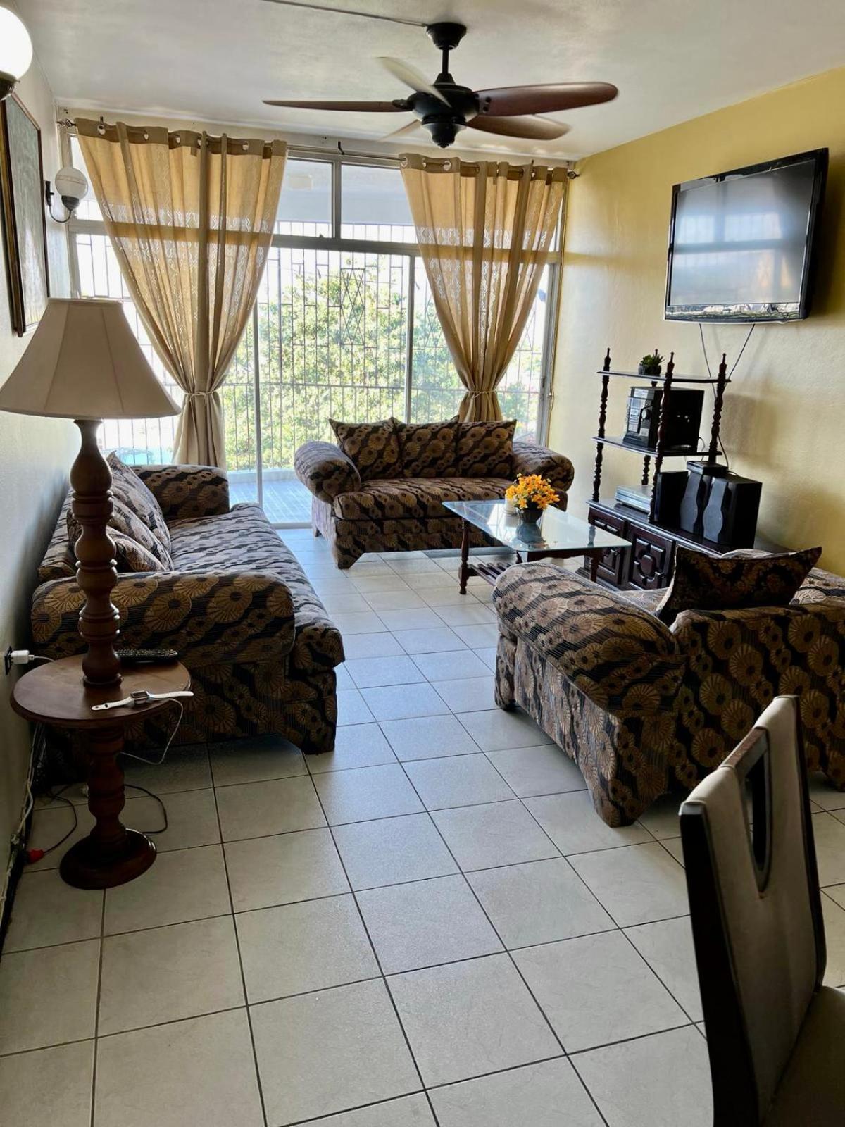 Worthington Towers Apartment 金斯敦 外观 照片