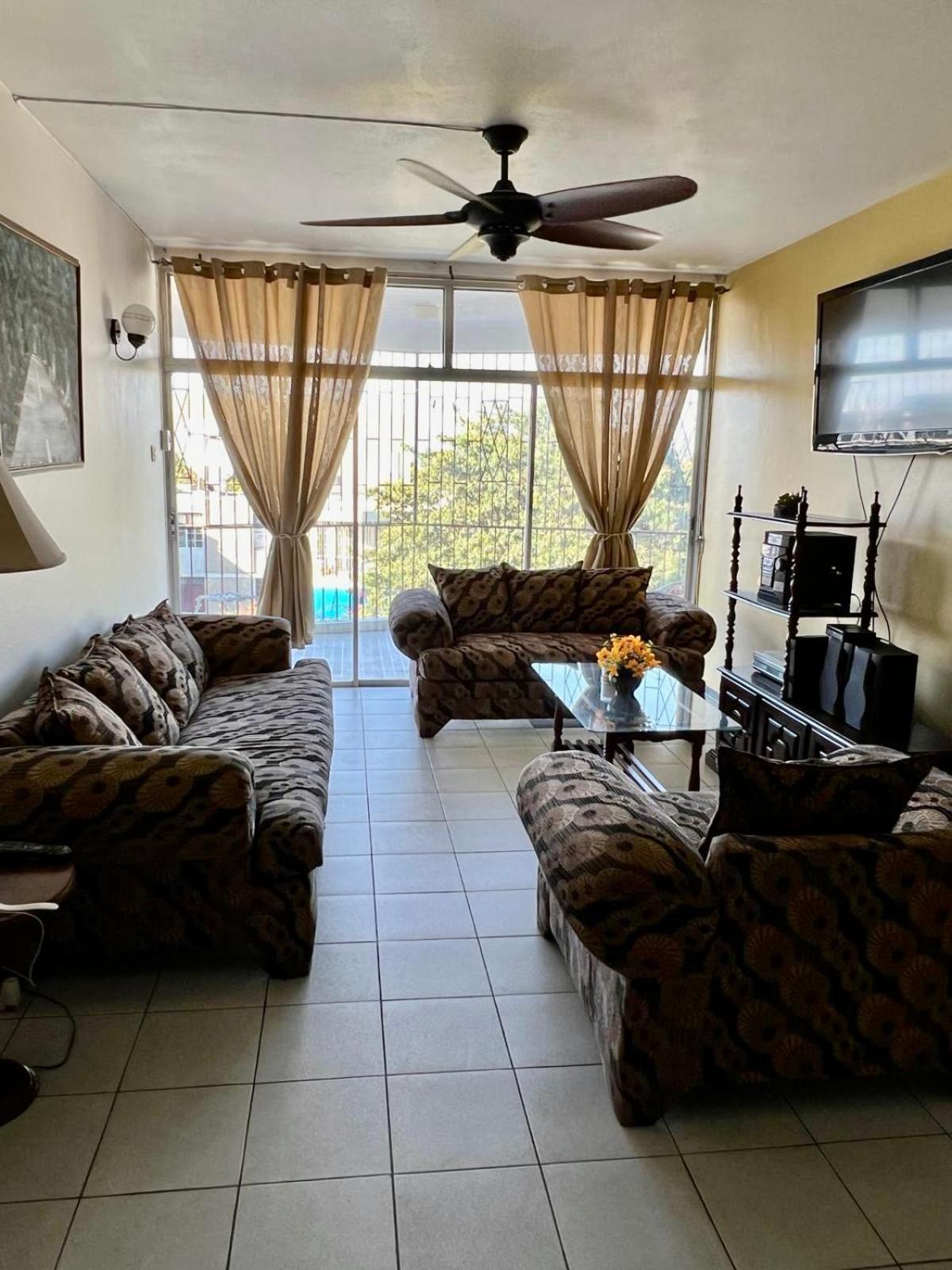 Worthington Towers Apartment 金斯敦 外观 照片