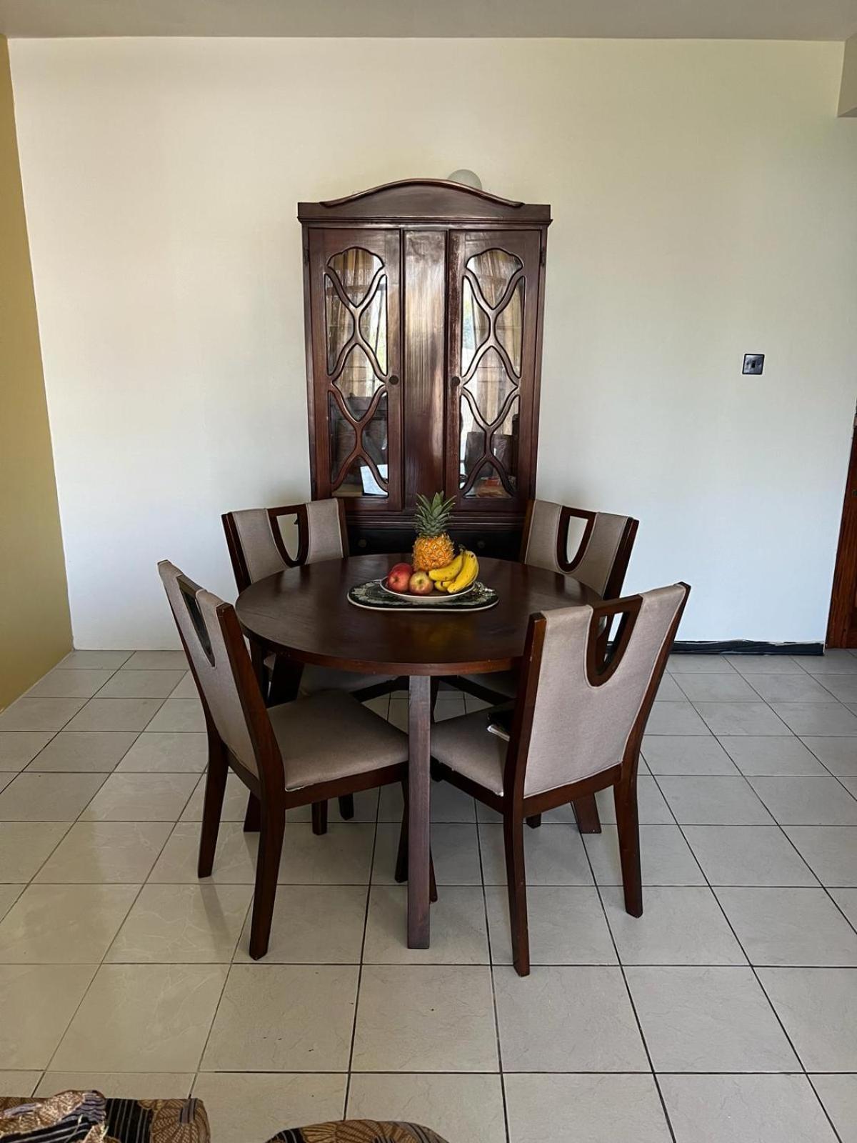 Worthington Towers Apartment 金斯敦 外观 照片