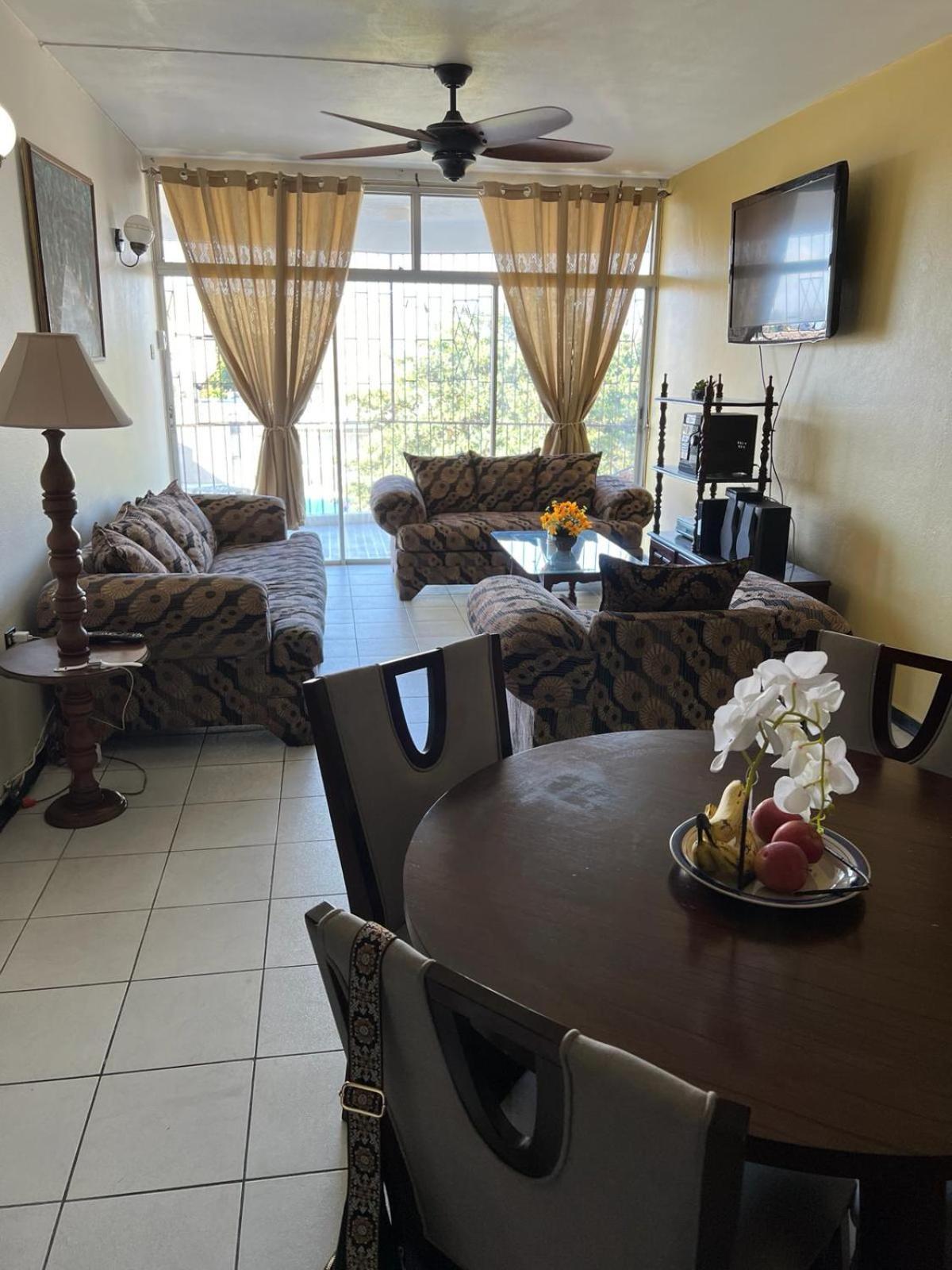 Worthington Towers Apartment 金斯敦 外观 照片