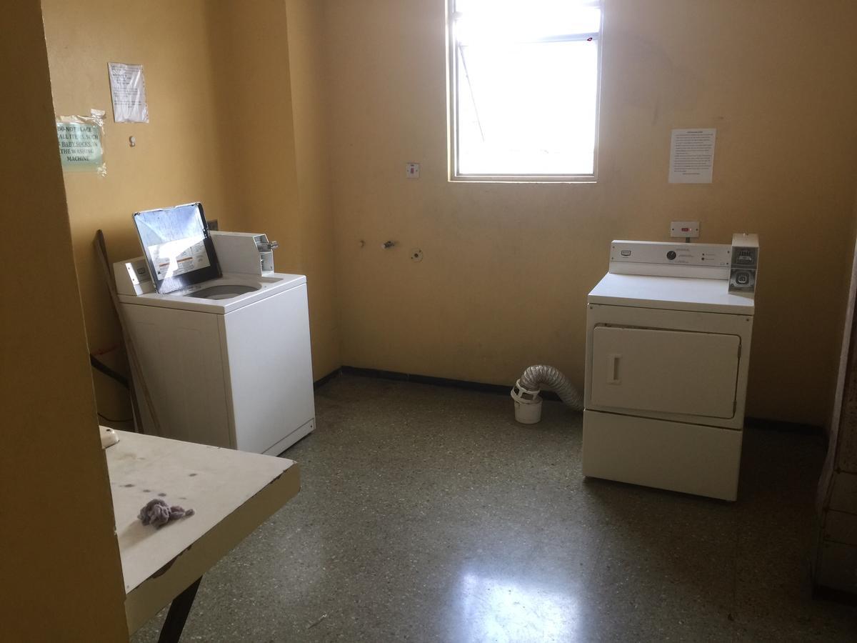 Worthington Towers Apartment 金斯敦 外观 照片
